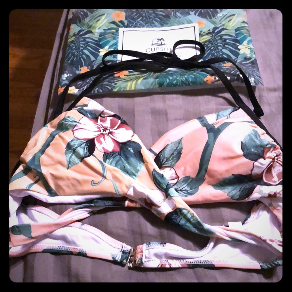 Coral floral Cupshe bikini top